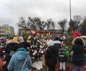 Konkurs na najładniej ubraną choinkę podczas jarmarku świątecznego w Radomiu