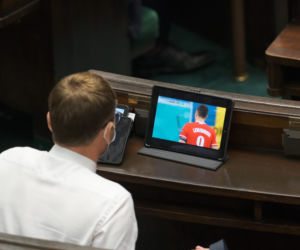 Podczas posiedzenia Sejmu posłowie oglądali mecz Polska - Szwecja