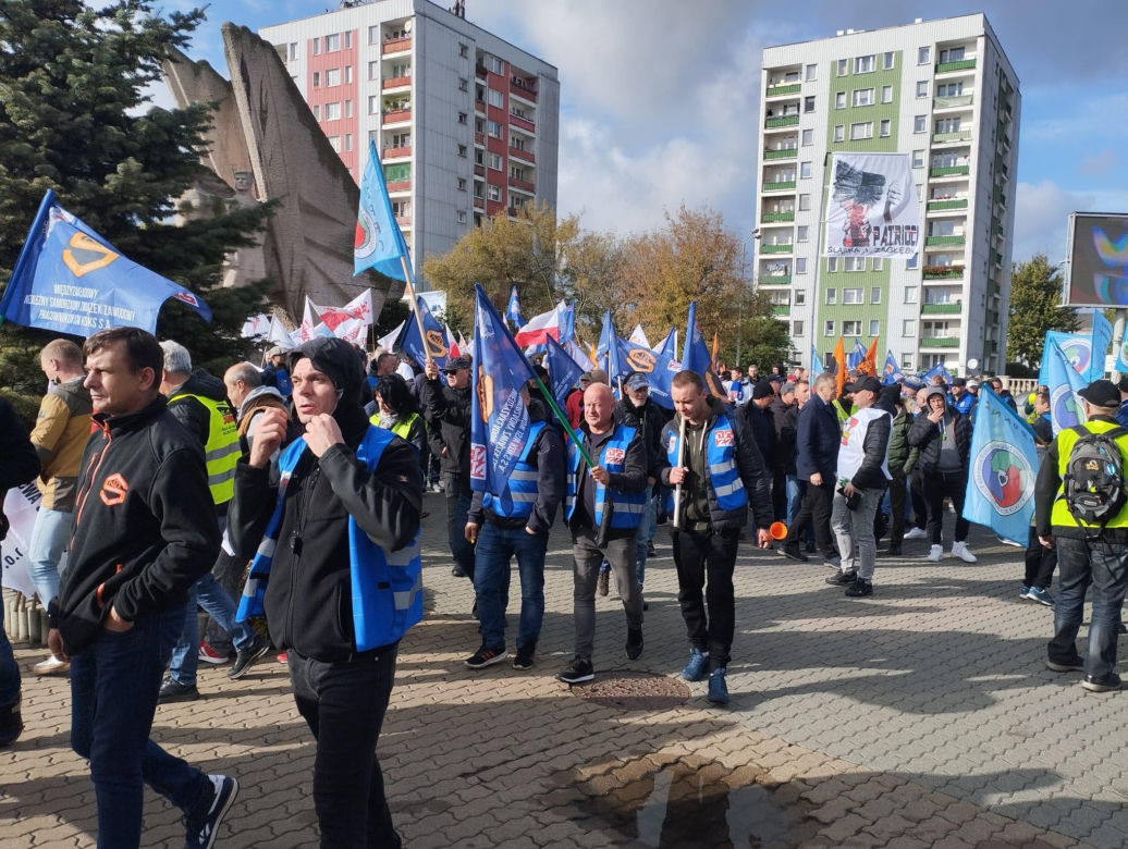 Hutnicy i koksownicy wyszli na ulice w Dąbrowie Górniczej. Apel do rządu o ratunek dla branży i tysięcy miejsc pracy