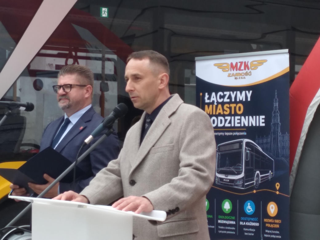 Przekazanie nowych autobusów