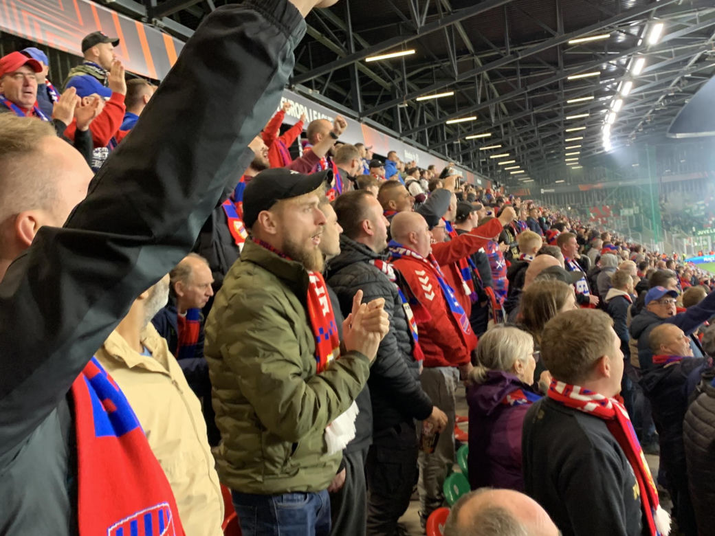Mecz Raków Częstochowa - Sporting Lizbona. Stadion w Sosnowcu szczelnie wypełnił się kibicami 