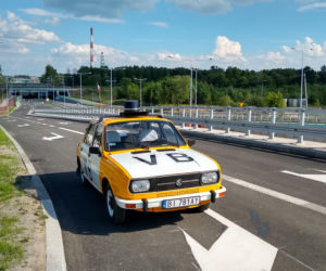 Białystok. Czeska milicja na ulicach miasta. To Skoda 120 L