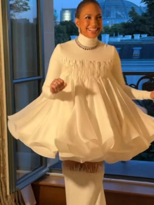 Jennifer Lopez w sukni Stephane'a Rollanda