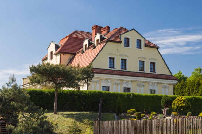 W średniowieczu było wsią rycerską. To jedno z najpiękniejszych miast na Śląsku