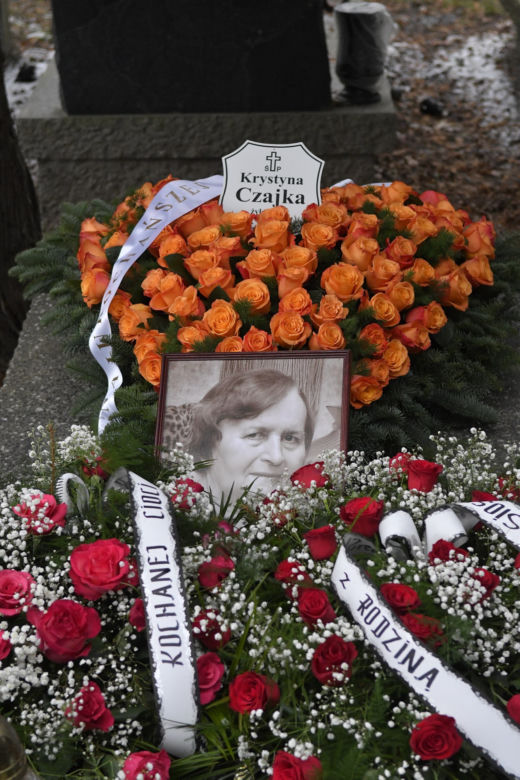 Czajka postawił nowy grób mamie