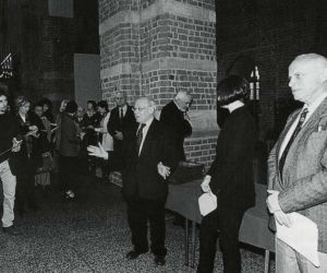 Wrocław. Od prawej:prezes wrocławskiego oddziału SARP Andrzej Zwierzchowski, Ewa P. Porębska, Stanisław Niemczyk, w głębi dyrektor Muzeum Architektury Olgierd Czerner