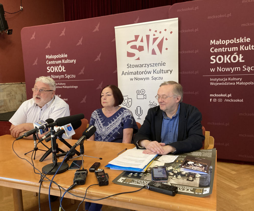 Monika Ślepiak, Janusz Michalik i Andrzej Zarych podczas konferencji zapowiadającej spektakl