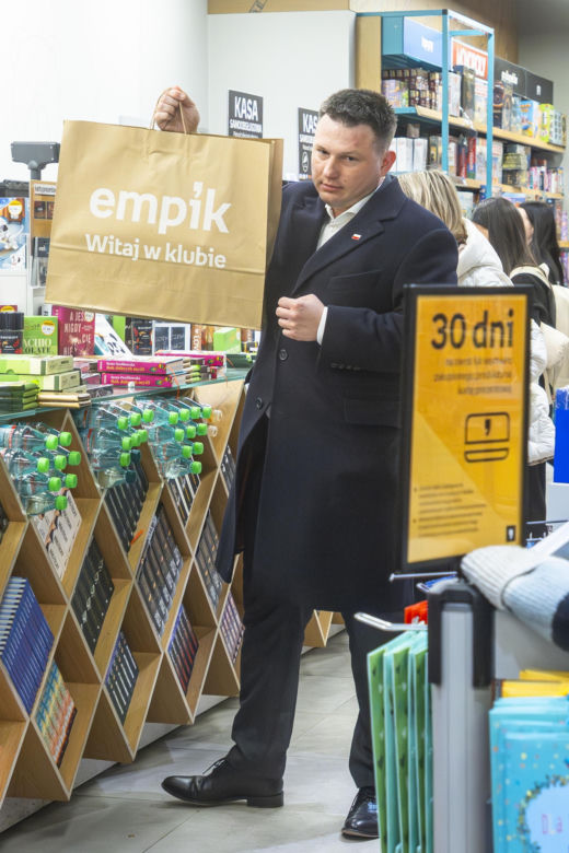 Sławomir Mentzen na zakupach w galerii