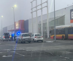 Pijany kierowca autobusu wsiadł za kółko i chciał odjechać. Zadziałały systemy bezpieczeństwa