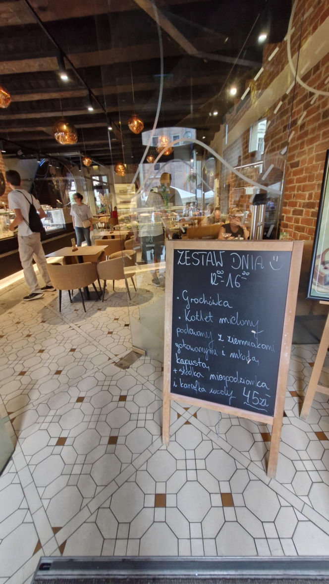 Dziennikarz "Super Expressu" testuje jedzenie w toruńskich restauracjach