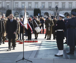 Rocznica katastrofy smoleńskiej. Prezydent Nawrocki uczcił pamięć zmarłych