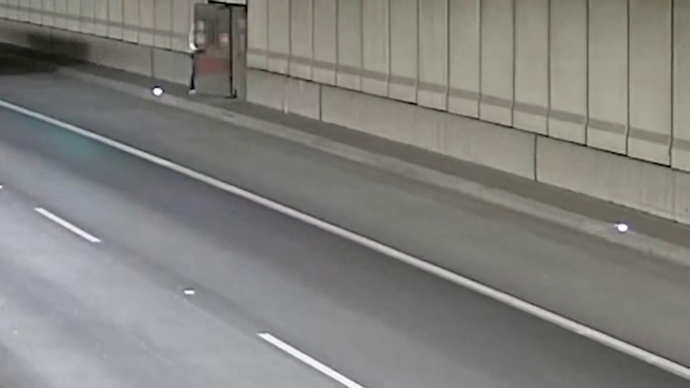 Zadzwonił na numer alarmowy i poprosił o podwózkę. Z tunelu na S2 wywiozła go policja