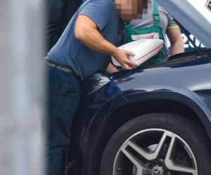 Karolak- gdzie masz maseczkę!? Tomasz Karolak na stacji benzynowej bez maseczki.