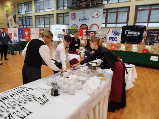 Już po raz ósmy w Siedlcach rywalizowali młodzi kelnerzy z całej Polski