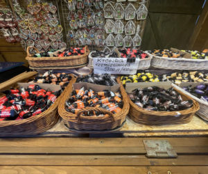 Pokémony, różowe gofry i zaskakujące różnice w cenach. Porównaliśmy łódzkie jarmarki