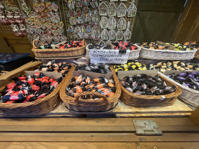 Pokémony, różowe gofry i zaskakujące różnice w cenach. Porównaliśmy łódzkie jarmarki