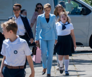 Marta Nawrocka z córką Kasią na zakończenie roku szkolnego