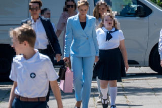 Marta Nawrocka z córką Kasią na zakończenie roku szkolnego