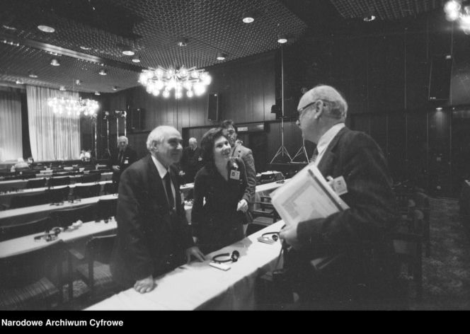 Kongres Intelektualistów w Obronie Pokojowej Przyszłości Świata w Hotelu Victoria w Warszawie