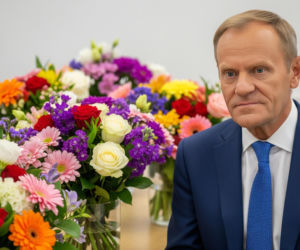 Donald Tusk świętuje Dzień Kobiet. Ilu kobietom wręczył kwiaty premier?