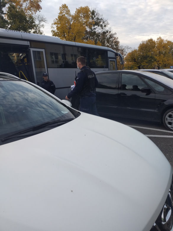 Irakijczycy wywożeni z komendy policji w Toruniu