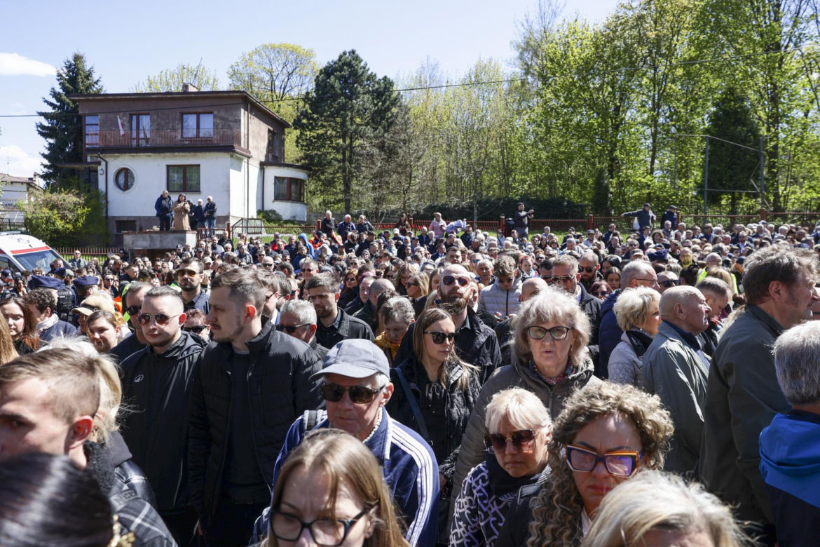 Poświęcił im swoją kampanię wyborczą. Przyszły na pogrzeb Łukasza Litewki. Oczy od razu się zaszkliły