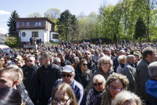Poświęcił im swoją kampanię wyborczą. Przyszły na pogrzeb Łukasza Litewki. Oczy od razu się zaszkliły