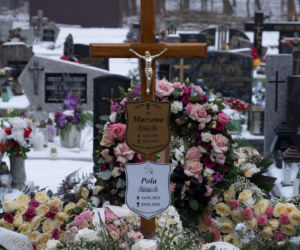 Mama i córka spoczęły w jednym grobie.