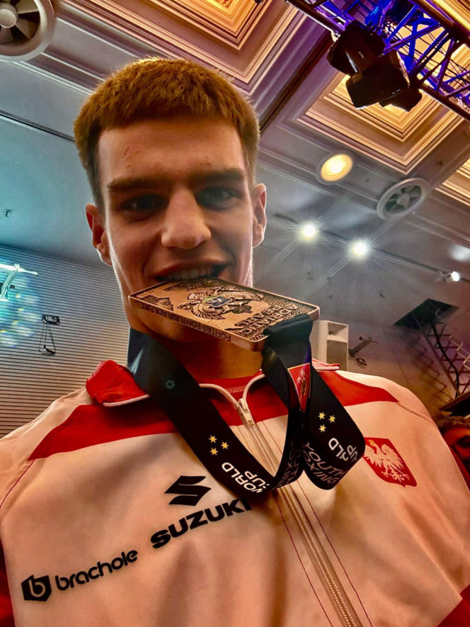Utalentowany bokser z Torunia Borys Płachta przywiózł medal z Czarnogóry