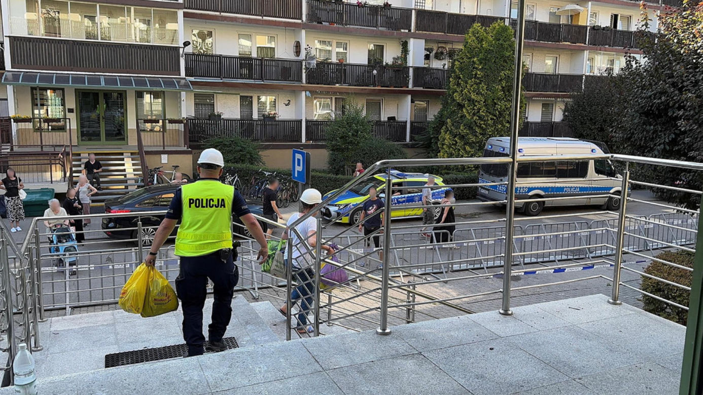 Tak wygląda w środku spalony blok w Ząbkach. Policja pokazała wszystko