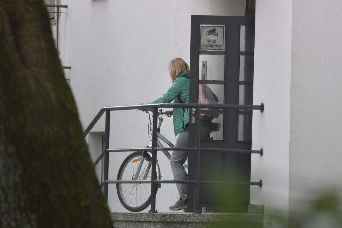 Syn Moniki Zamachowskiej rozwozi jedzenie na pożyczonym rowerze