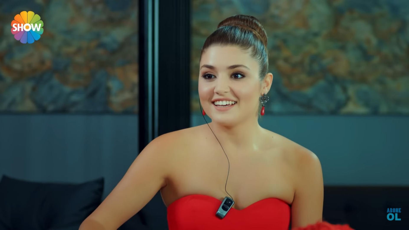 Hande Erçel w serialu "Miłosne potyczki"