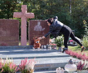 Tajemnica misia pilnującego grobu Krawczyka