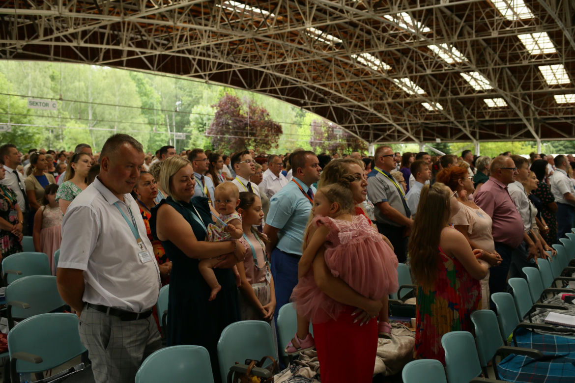 Kongres Świadków Jehowy 2024. W niedzielnych wydarzeniach wzięły udział tłumy