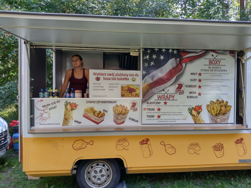 Trwa Festiwal Smaków Food Trucków w Olsztynie. Co dobrego można zjeść? [ZDJĘCIA]