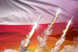 Atomowe dylematy Polski. Co trzeci Polak chce rodzimej broni jądrowej [SONDAŻ]