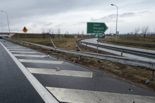 Groźny wypadek na S3. Bus przewrócił się na bok, ranni pasażerowie