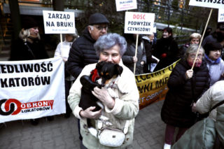Seniorzy wylądują na ulicy? Lokatorzy protestują przeciwko podwyższeniu czynszu