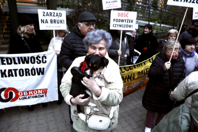 Seniorzy wylądują na ulicy? Lokatorzy protestują przeciwko podwyższeniu czynszu