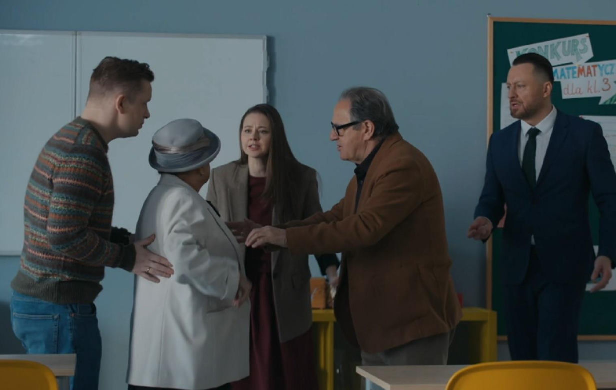 Barwy szczęścia odc. 3389. Lucyna (Grażyna Zielińska), Hubert (Marek Molak), Jerzy (Bronisław Wrocławski), Gabrysia Niedzielska (Marta Juras), Maciej Wilk (Adam Szczyszczaj)