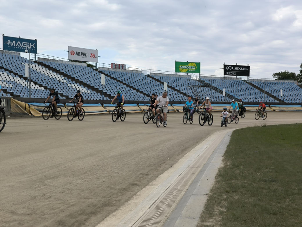 Rowerowa Stolica Polski - kręcili kilometry na stadionie w Lesznie