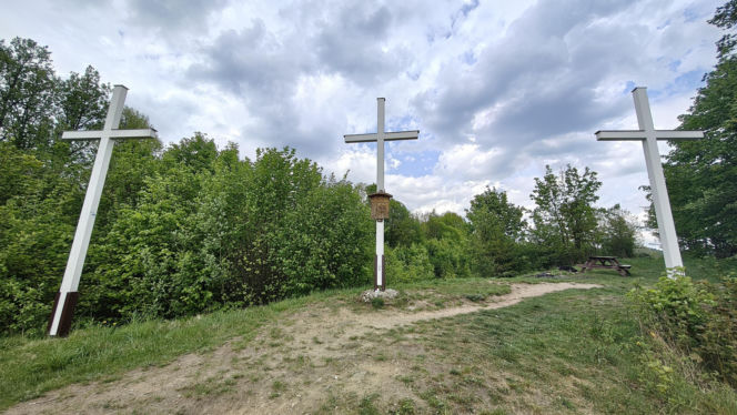Ukryty punkt widokowy w dolnośląskim uzdrowisku. Znasz to miejsce z krzyżami?