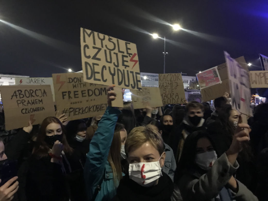Strajk kobiet w Sosnowcu. Tłumy na ulicach! Wsparcie karetek, medyków i taksówkarzy