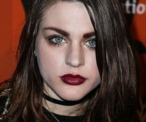 Córka lider Nirvany nie pokazywała się publicznie od 8 lat! Tak teraz wygląda Frances Bean Cobain