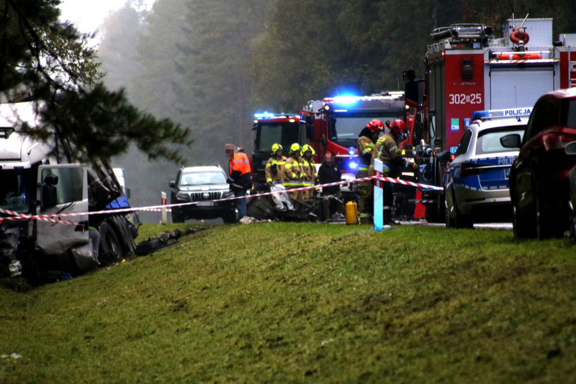 Tatarowce. 30-latek i trzech jego synów nie żyją po czołowym zderzeniu z tirem