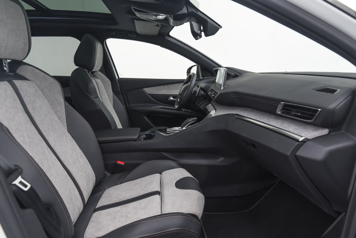 Peugeot 3008 GT HYbrid4 300 KM e-EAT8