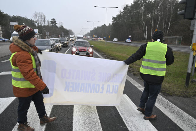 Mają dość korków, chcą buspas. W godzinach szczytu protestowali na pasach