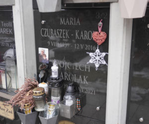 Nagrobek Marii Czubaszek i Wojciecha Karolaka