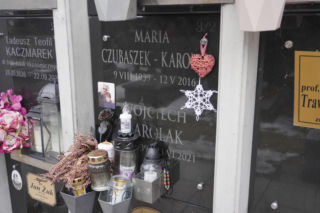 Nagrobek Marii Czubaszek i Wojciecha Karolaka