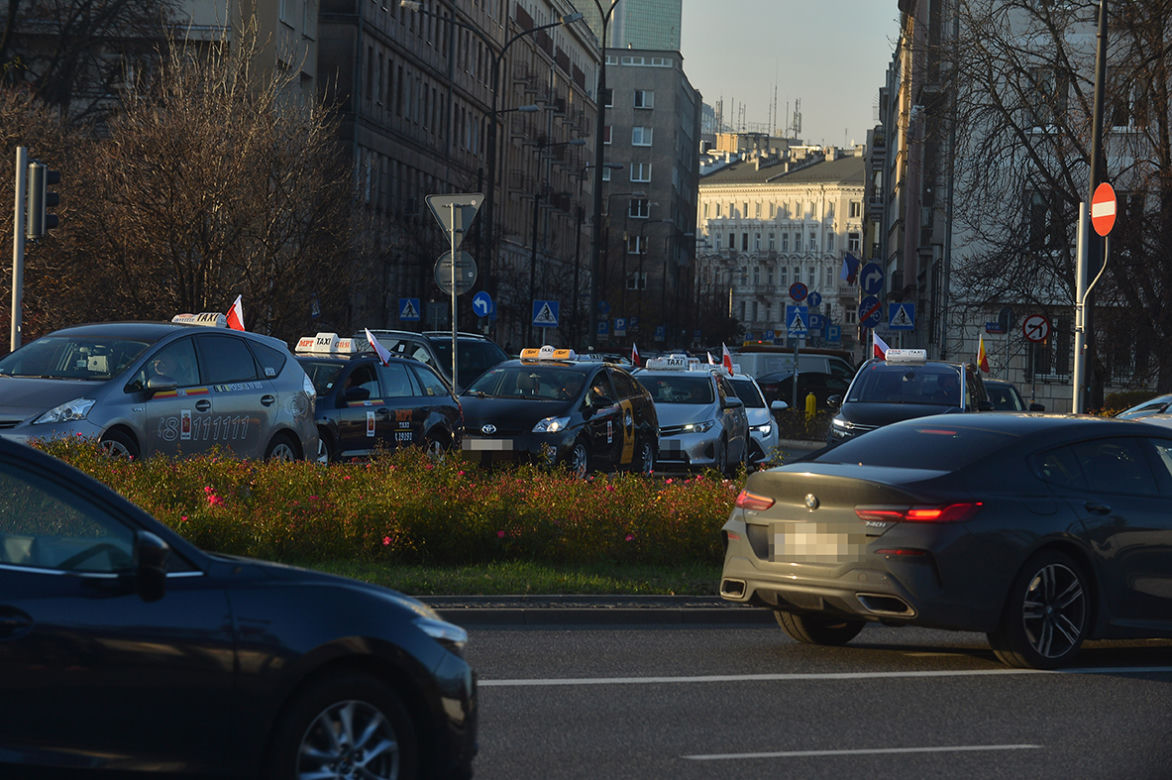 Protest taksówkarzy pod KPRM